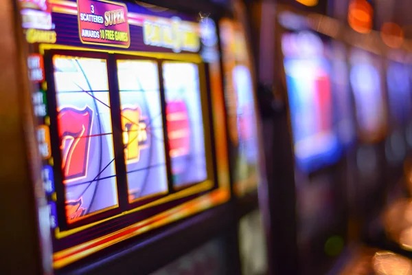 Hot Pot table interface and betting controls